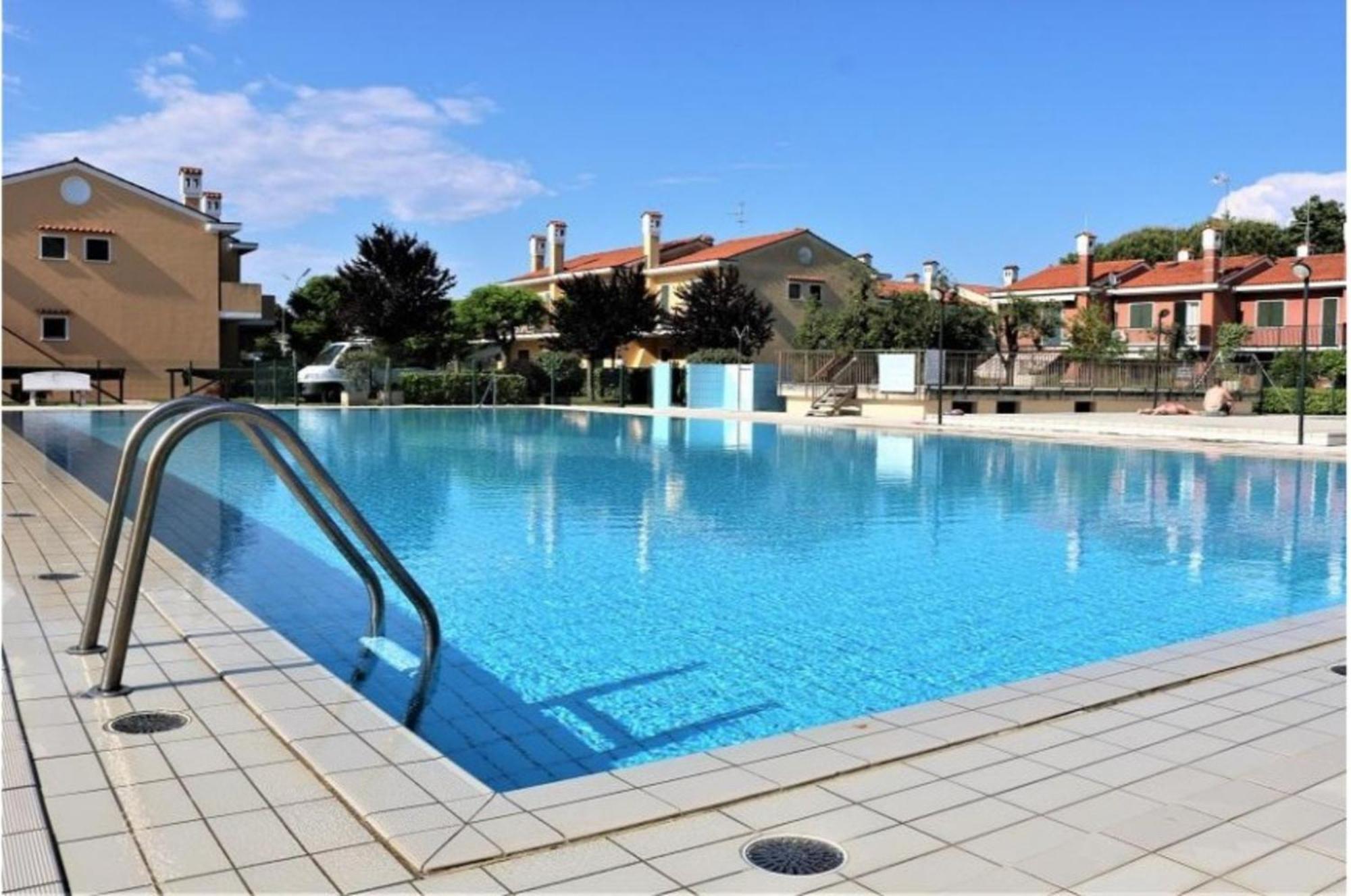 Terraced House With Swimming Pool Apartment *